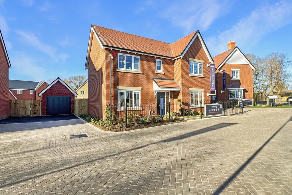 Near Oak Road, Tidings Hill, Halstead, CO9 4 bed detached bungalow for