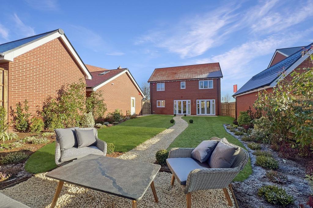Near Oak Road, Tidings Hill, Halstead, CO9 4 bed detached bungalow for
