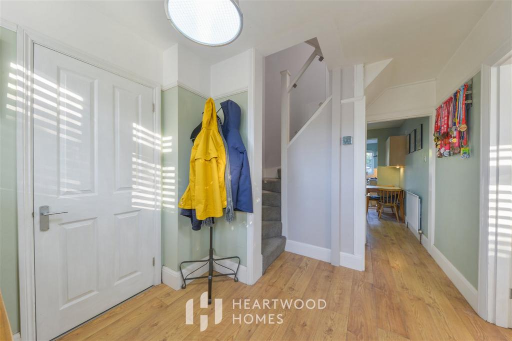 Oaklands Lane, Smallford, St. Albans, AL4 0HR 5 bed semidetached house