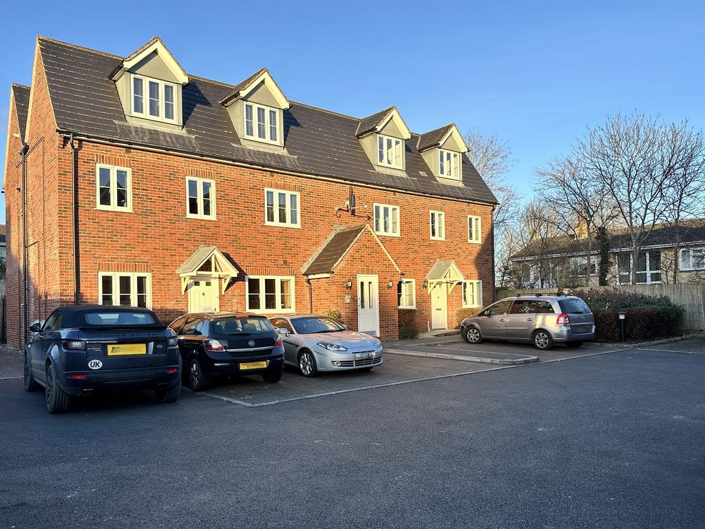 Ilminster Road, Taunton TA1 1 bed apartment £825 pcm (£190 pw)