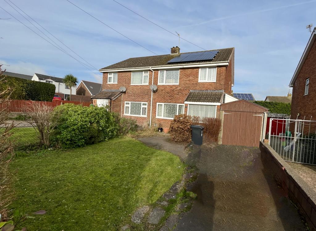 Hillcrest Road, Berry Hill, Coleford, Gl16 7RG 3 bed semidetached