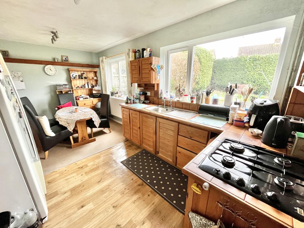 Kitchen / Dining Area