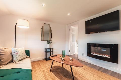 4 bedroom end of terrace house for sale, Waylen Street, Reading, Berkshire, RG1 7UR