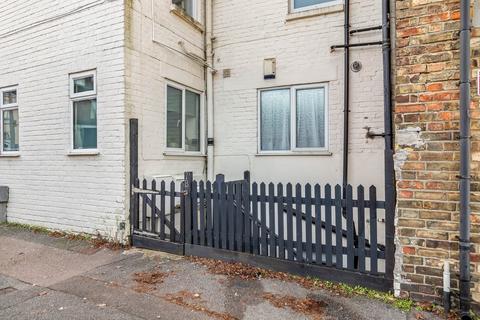 2b Bournemouth Road, Folkestone, CT19 5BA