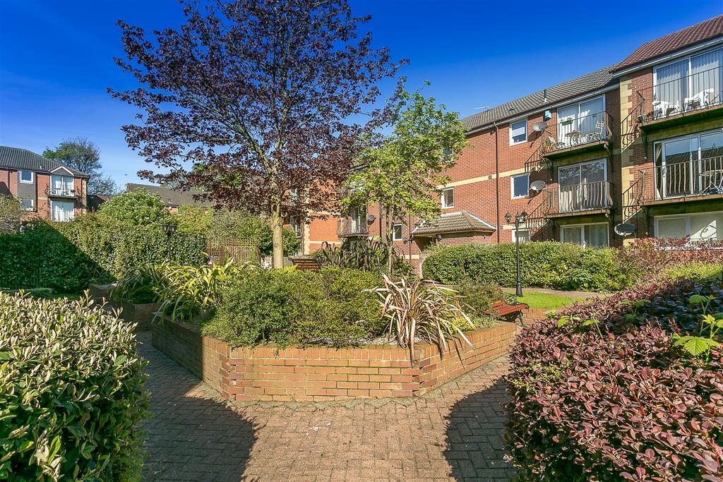 Deneside Court, Jesmond, Newcastle... 2 bed flat £120,000
