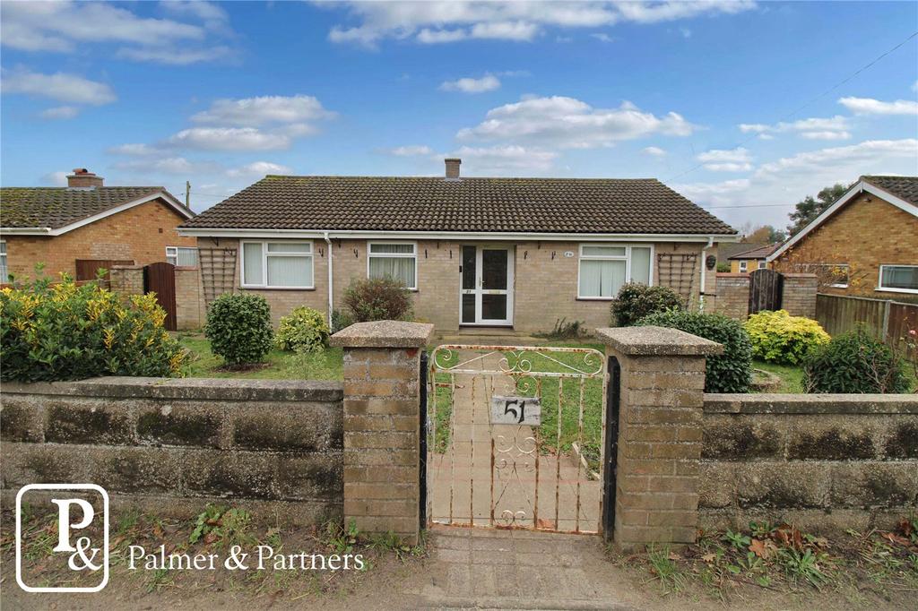Leiston Road, Knodishall, Saxmundham, Suffolk, IP17 3 bed bungalow for