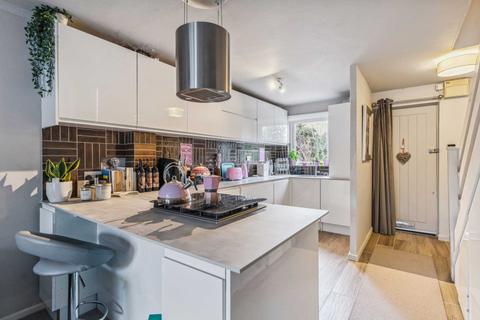 2 Oak Path, Bushey, WD23 4UJ