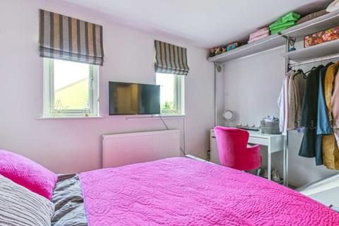 2 Oak Path, Bushey, WD23 4UJ