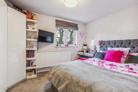 2 Oak Path, Bushey, WD23 4UJ