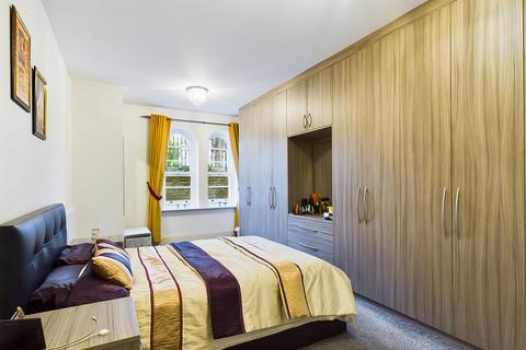 2 bedroom flat for sale, Royal Drive, Princess Park Manor Royal Drive, N11