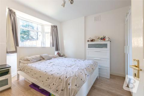 37 Grantham Gardens, Romford, RM6 6HH