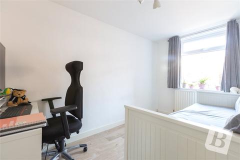 37 Grantham Gardens, Romford, RM6 6HH