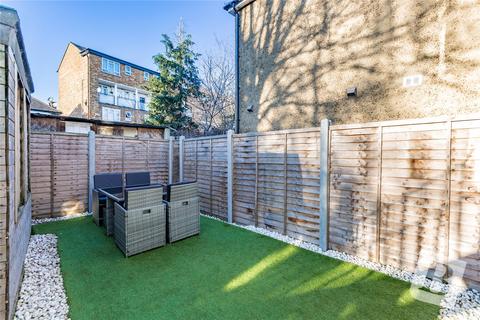 37 Grantham Gardens, Romford, RM6 6HH