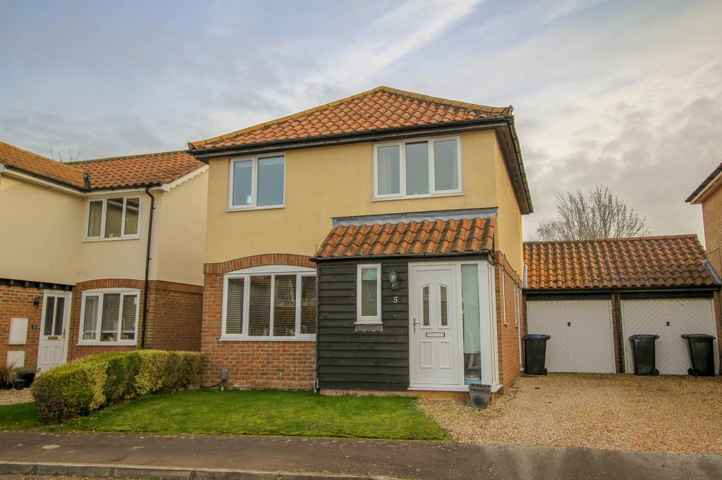 Bayfield Drive Burwell Cambridgeshire 3 bed detached house for sale £