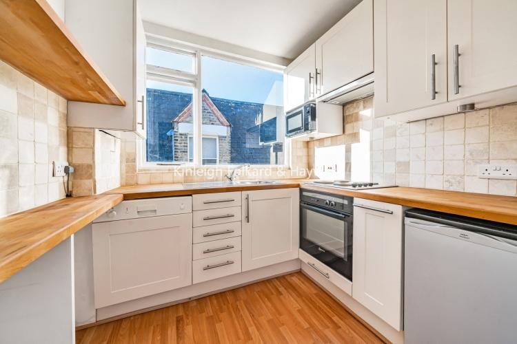 Crescent Road Beckenham BR3 2 bed apartment £1,650 pcm (£381 pw)