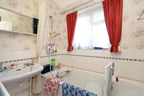 17 Ridding Lane, Greenford, UB6 0JX