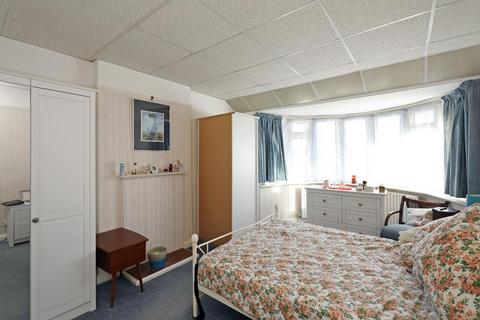 17 Ridding Lane, Greenford, UB6 0JX