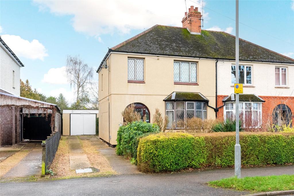 Lakes Lane, Newport Pagnell, Buckinghamshire, MK16 3 bed semidetached house for sale £500,000