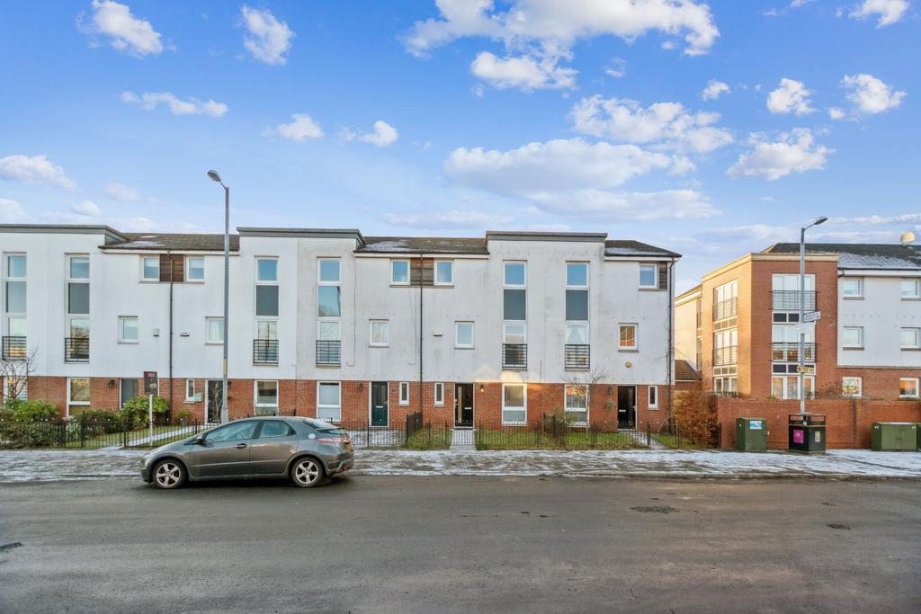 Craigend Court, Anniesland, Glasgow, G13 2US 4 bed terraced house to