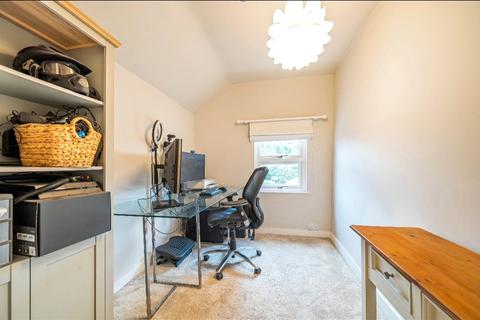 118 Manor Road, Guildford, GU2 9NR