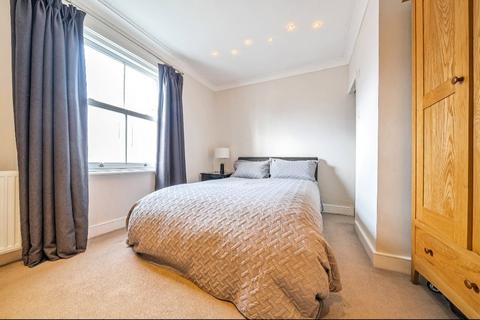 118 Manor Road, Guildford, GU2 9NR