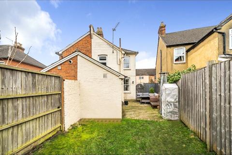 118 Manor Road, Guildford, GU2 9NR