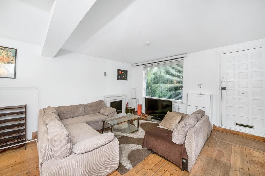 Queen Mary Road, Upper Norwood, London, SE19 3 bed house to rent £