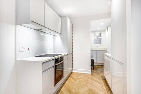 2 bedroom maisonette to rent, Fouberts Place, Soho, W1F