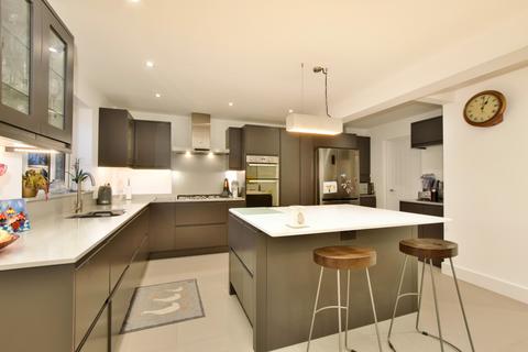 4 bedroom detached house for sale, Westwick Place, Watford