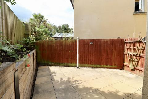 16 Clockhouse View, Street, BA16 0PH