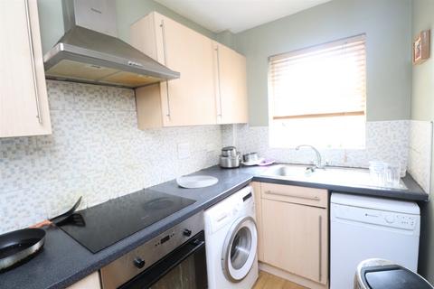 2 bedroom flat to rent, Whitehall Drive, Leeds, West Yorkshire, LS12