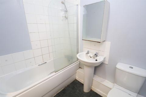 2 bedroom flat to rent, Whitehall Drive, Leeds, West Yorkshire, LS12