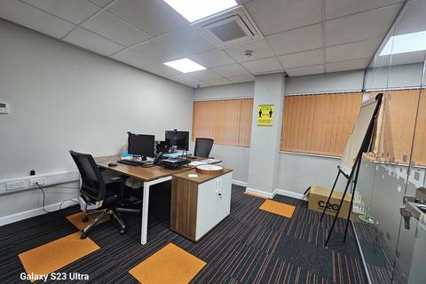 Office to rent, Business Centre, Lawrence Rd, Crawley, Greater London, TW4