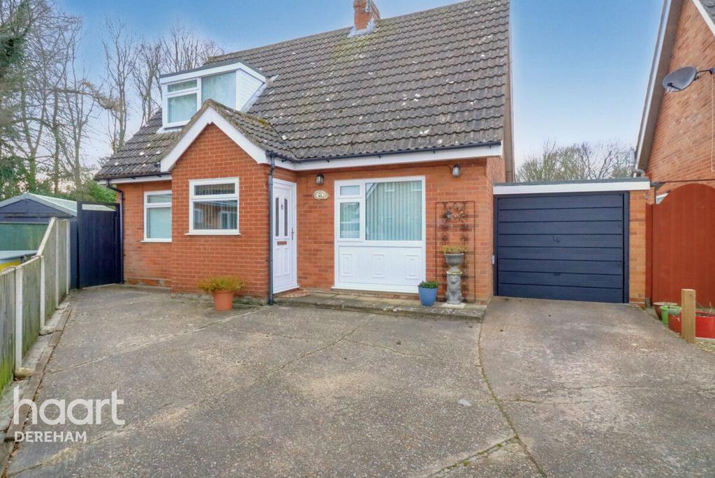 Windmill Avenue, Dereham 3 bed detached house for sale £300,000