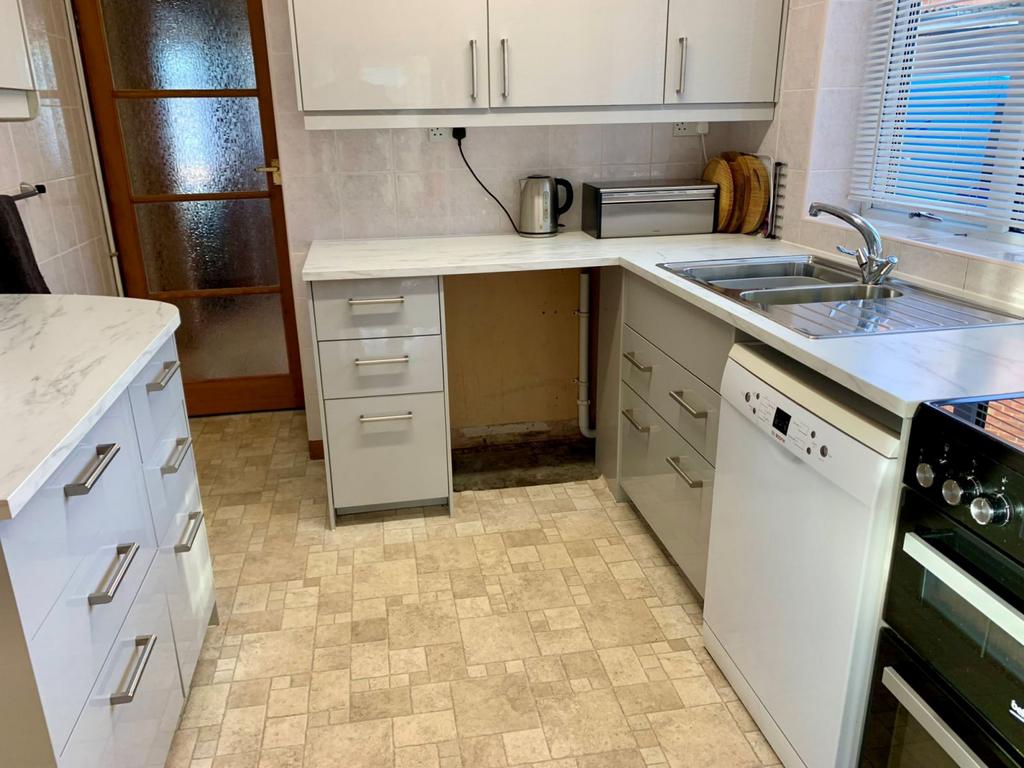 Rawley Crescent, Duston, Northampton NN5 6PU 3 bed semidetached