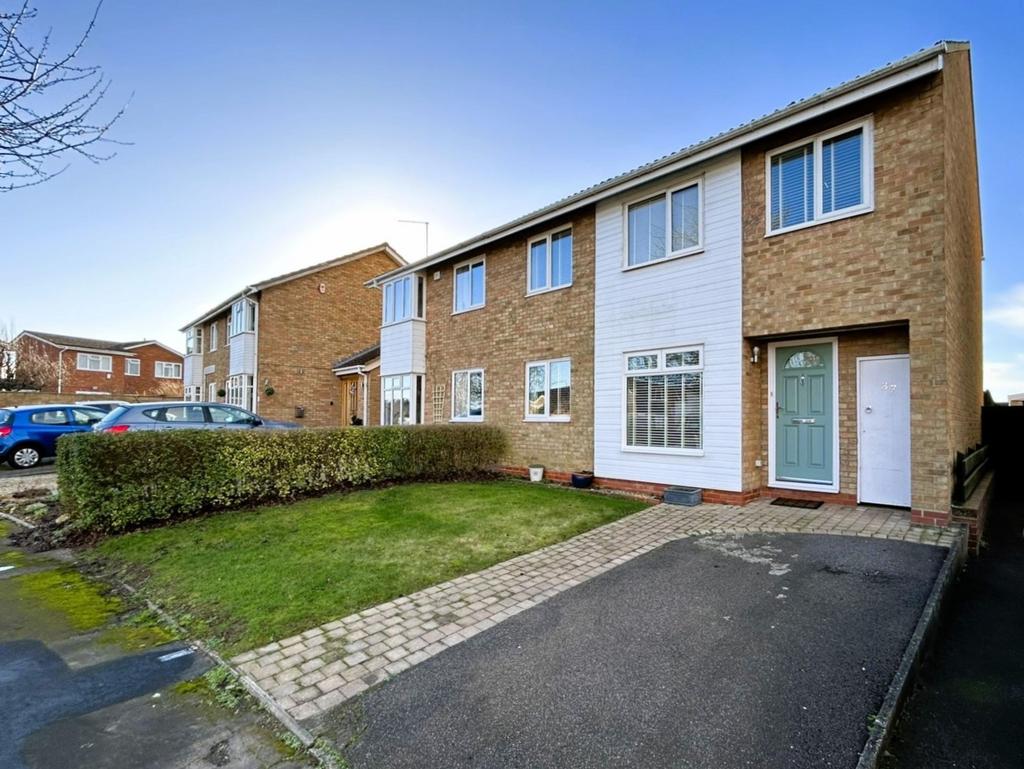 Highfields, Towcester, NN12 4 bed semidetached house £350,000