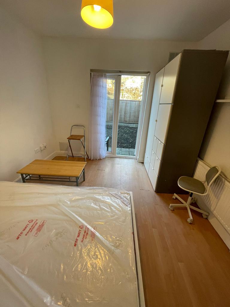 Westbury Avenue, London N22 Studio £1,300 pcm (£300 pw)