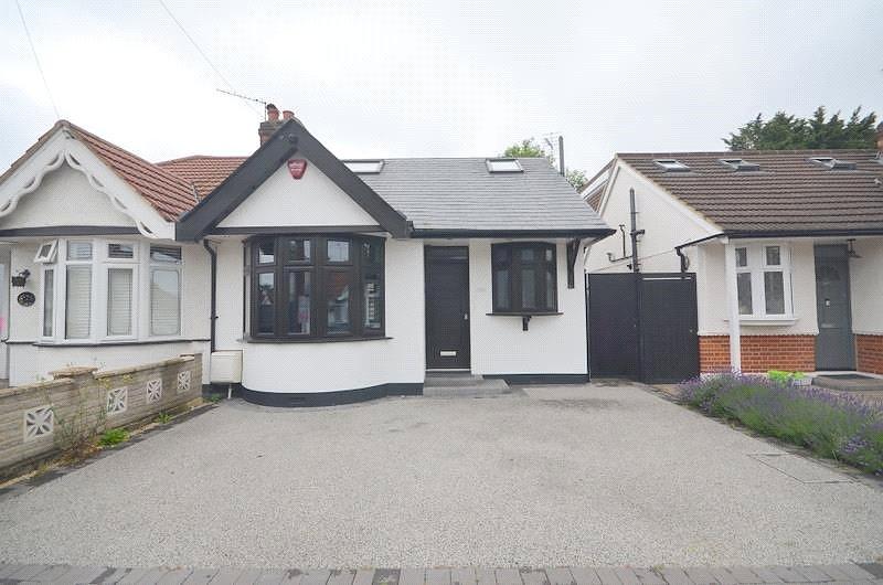 Howard Road, Upminster, Essex, RM14 3 bed bungalow to rent £2,250 pcm