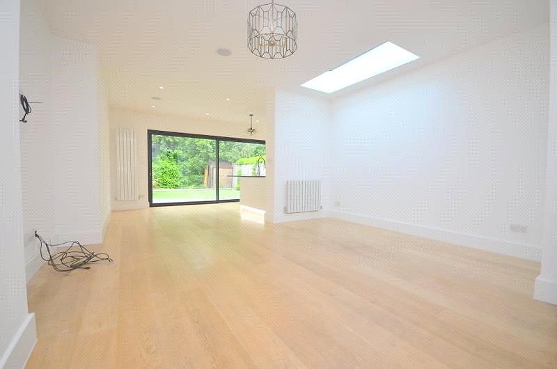 Howard Road, Upminster, Essex, RM14 3 bed bungalow to rent £2,250 pcm
