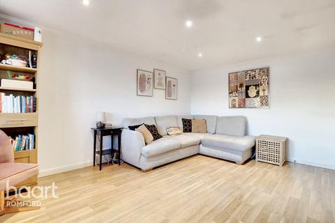 2 bedroom apartment for sale, Vignoles Road, Romford