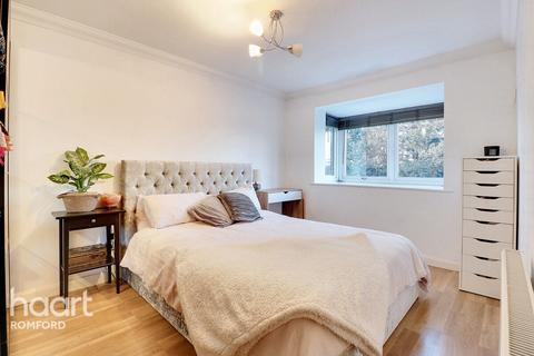 2 bedroom apartment for sale, Vignoles Road, Romford