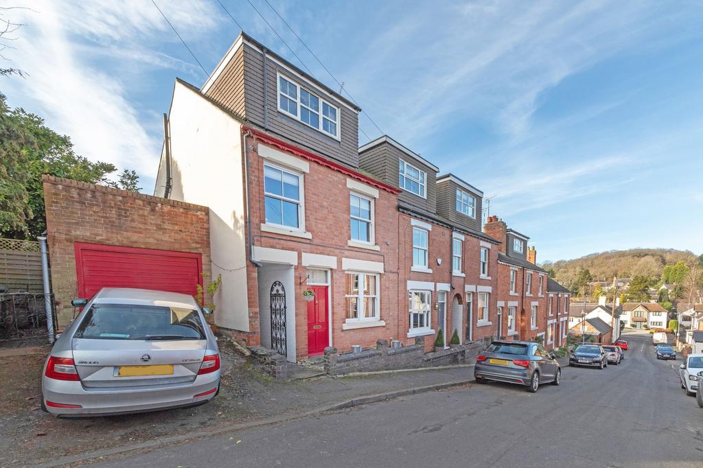 Woodhouse Eaves, Loughborough LE12 3 bed end of terrace house for sale