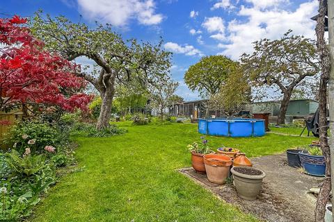 58 Greentrees Avenue, Tonbridge, TN10 4NE