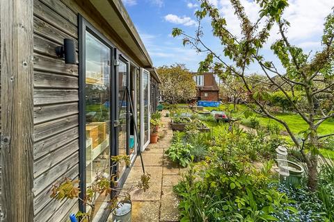58 Greentrees Avenue, Tonbridge, TN10 4NE