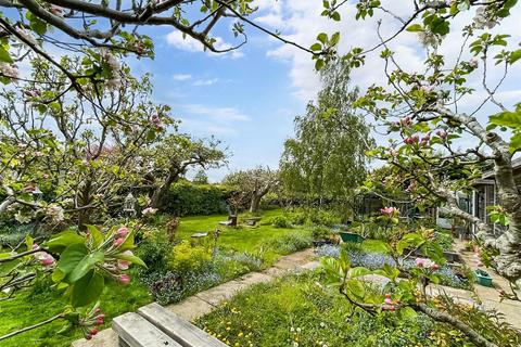 4 bedroom detached bungalow for sale, Greentrees Avenue, Tonbridge TN10