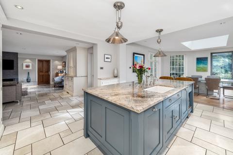 6 bedroom detached house to rent - Castle Hill, Prestbury, Cheshire