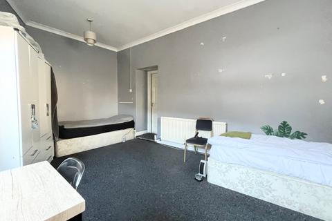 3 bedroom end of terrace house for sale, Clarendon Road, London, N15