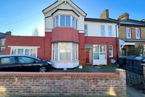 3 bedroom end of terrace house for sale, Clarendon Road, London, N15