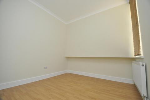 3 bedroom flat to rent, Wightman Road, London, N4