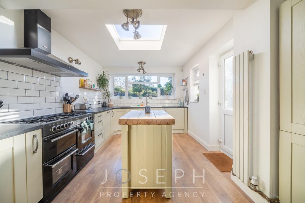 Valley Road, Ipswich, IP1 3 bed detached house for sale £375,000